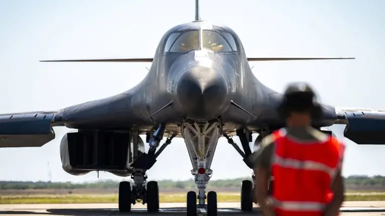 Amerikai B-1B Lancer bombázó a norvégiai Orland légibázison (Forrás: X.com)