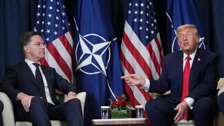 Mark Rutte NATO-főtitkár és Donald Trump amerikai elnök kétoldalú megbeszélést tart az 56. Világgazdasági Fórumon a svájci Davosban 2026. január 21-én (Fotó: MTI/AP/Evan Vucci)