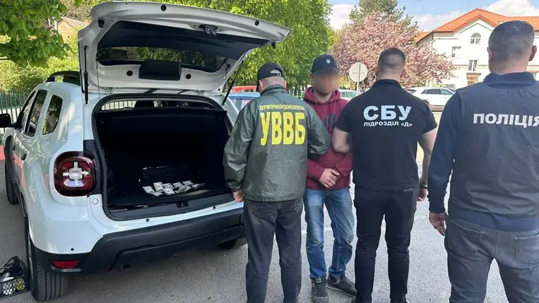Két határőr katonát kaptak el Kárpátalján – pénzért engedték át a hadköteleseket. Fotó: DPSZU