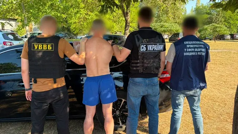 12 500 dollárért szervezte az illegális határátlépést Kárpátalján egy határőr és társa. Fotó: DPSZU