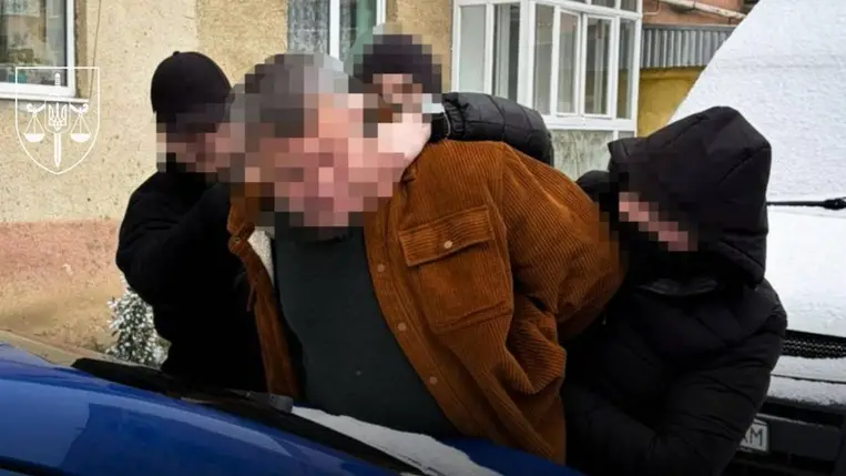 Vámtisztviselőt vettek őrizetbe luxusóra-csempészés miatt. Fotó: Főügyészség Hivatala