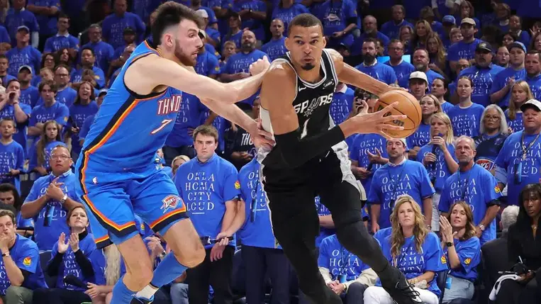 Több mint ötmillió dollárt fizettek az NBA francia sztárjának kosaras kártyájáért