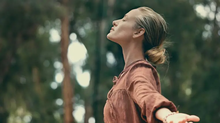 Ezek a lenyűgöző átalakulások történnek a testedben, amikor elkezdesz reggelente mély légzést gyakorolni