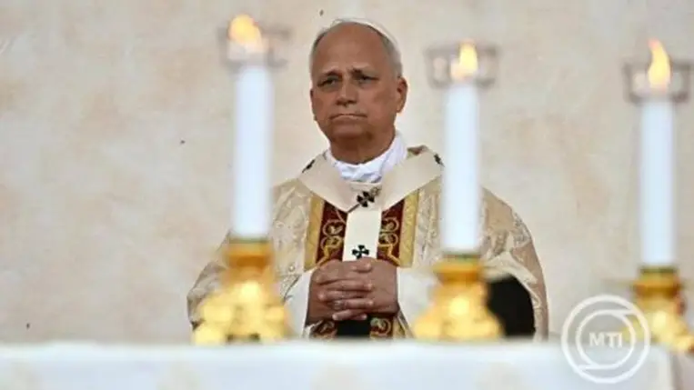 Borítókép: Malabo, 2026. április 23. XIV. Leó pápa szentmisét tart a Malabo Stadionban 2026. április 23-án. A római katolikus egyházfő négy országot érintő afrikai körútjának Egyenlítői-Guinea a negyedik állomása. MTI/EPA/ANSA/Luca Zennaro