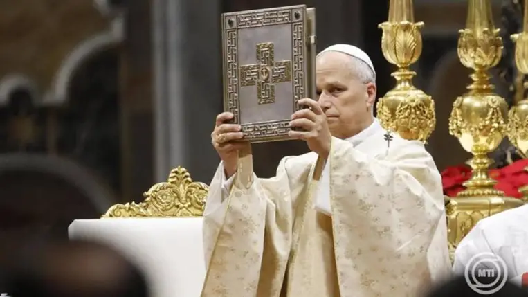 Vatikánváros, 2025. december 25. XIV. Leó pápa szentmisét celebrál a vatikáni Szent Péter-bazilikában 2025. december 25-én, karácsony első napján. MTI/EPA/ANSA/Fabio Frustaci