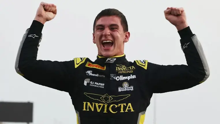 Hatalmas bejelentés: a Forma-2 bajnoka a McLarenhez igazolt