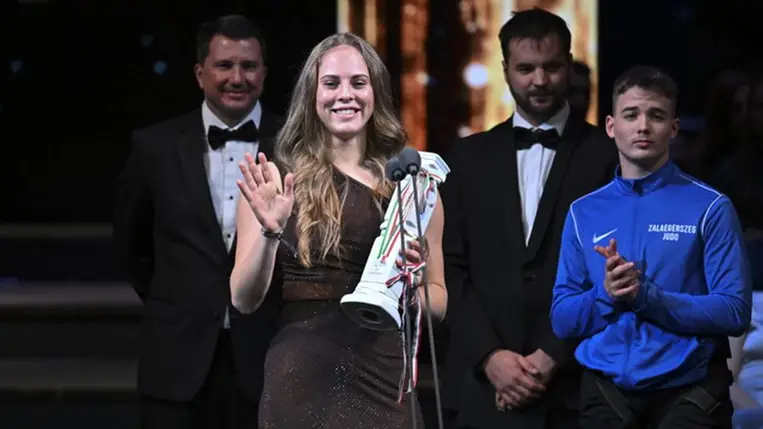 Márton Luana világbajnok tekvondós, miután átvette az Év női sportolója díjat a 68. Nemzeti Sport Gálán a Magyar Állami Operaházban 2026. január 12-én. MTI/Illyés Tibor