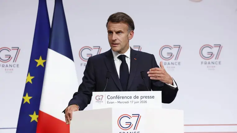 Emmanuel Macron francia elnök beszél a világ iparilag legfejlettebb hét államát tömörítő csoport, a G7 csúcstalálkozóját lezáró sajtótájékoztatón a franciaországi Évian-les-Bains-ban 2026. június 17-én. MTI/EPA/Yoan Valat