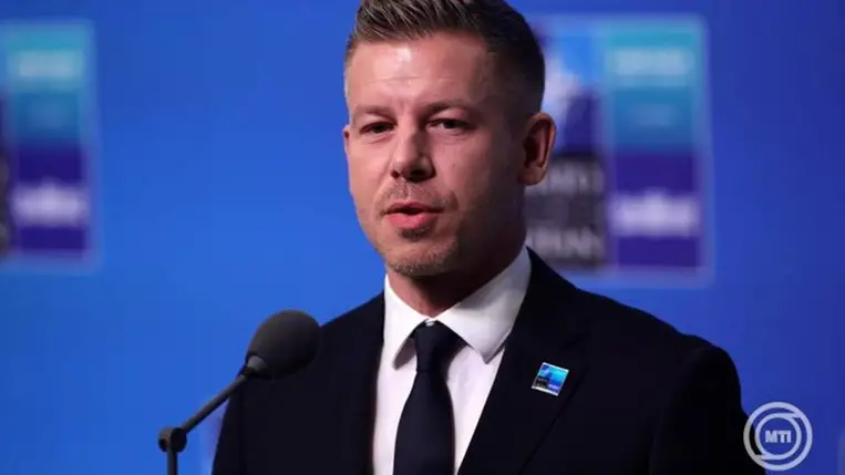 Ankara, 2026. július 8. Magyar Péter miniszterelnök a sajtónak nyilatkozik Ankarában a NATO-csúcstalálkozó második napján, 2026. július 8-án. MTI/EPA/Necati Savas