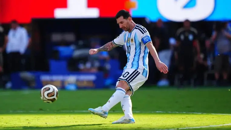 Messi utolsó vb-döntője Maradonát idézte