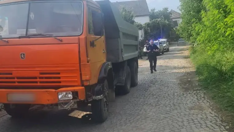 Kamazzal ütközött és életét vesztette egy fiatalkorú motoros Kárpátalján. Fotó: Ukrán Nemzeti Rendőrség