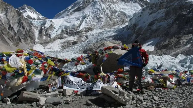 Egyre nagyobb veszélyben a Mount Everest, így próbálják visszafordítani a katasztrófát