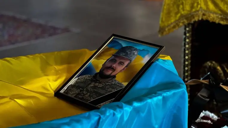 Munkácson végső búcsút vettek a háborúban elesett Poljanszkij Tiberijtől. Fotó: Munkácsi Városi Tanács