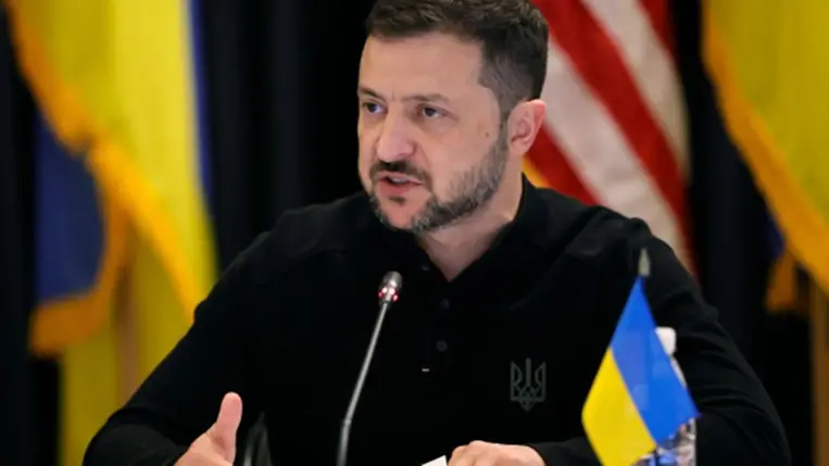 Volodimir Zelenszkij ukrán elnök beszél az Ukrajna elleni orosz háborúban Ukrajnát támogató nemzetközi csoportnak a tanácskozásán a Ramsteinban levő amerikai légitámaszponton 2024. szeptember 6-án.Fotó: MTI/EPA/Ronald Wittek