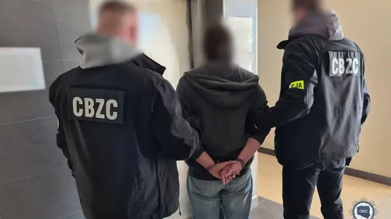 Több mint száz embert vett őrizetbe a lengyel rendőrség pedofilok elleni akció során. Kép forrása: X.com