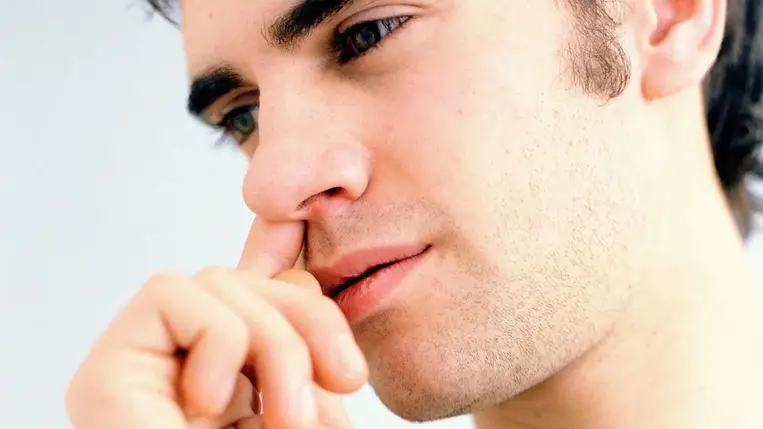 Ezért ne piszkálja soha az orrát: súlyos betegséget kockáztat vele