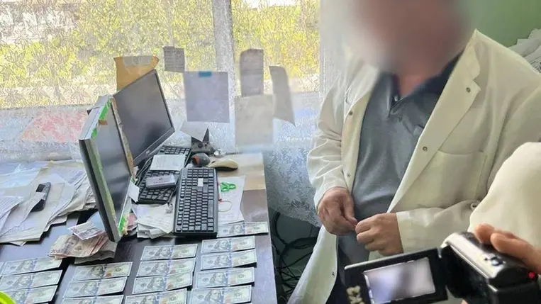 Hamis orvosi igazolásokkal segítették a határátlépést – vádat emeltek a nagyszőlősi elkövetők ellen. Fotó: Ukrán Nemzeti Rendőrség