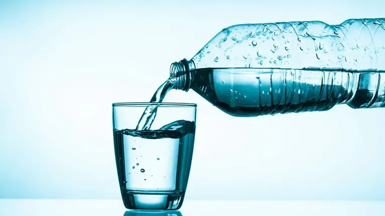 Azonnal szabaduljon meg a palackozott víztől: riasztó dolog derült ki róla!