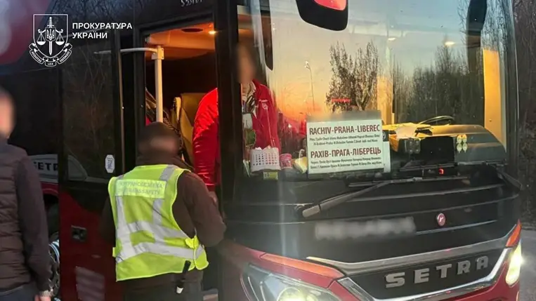 Készpénzes jegyértékesítéssel kerülték meg az adózást Kárpátalján. Fotó: Főügyészség hivatala