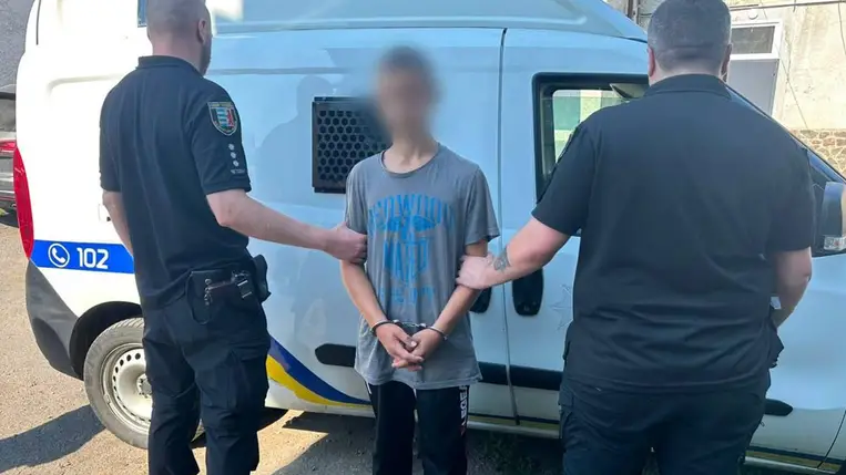 Elfogtak egy 16 éves fiút Rahón – széfet vágott fel és több ezer dollárt lopott. Fotó: Ukrán Nemzeti Rendőrség