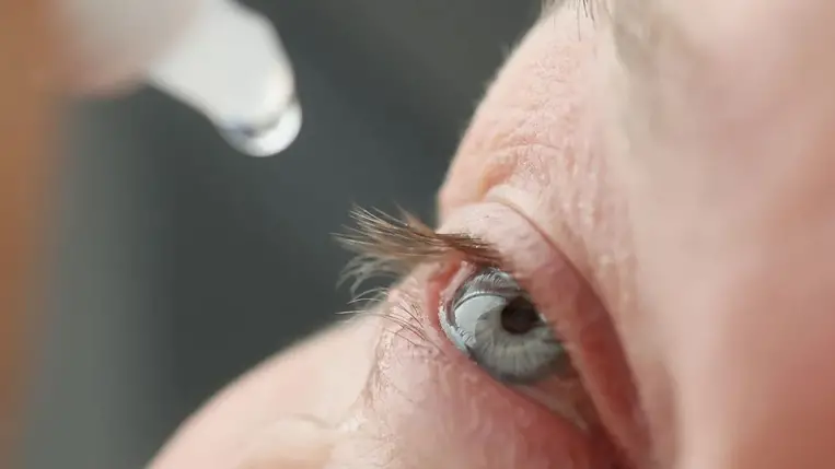 Súlyos kockázatokat rejt a szemcsepp használata