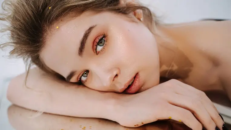 Így növelheted a szempilláidat, hogy ne kelljen pilláshoz járnod