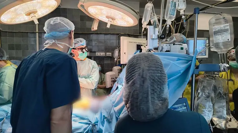 Szívátültetés egy 12 éves fiúnál Lvivben: már újra gond nélkül sétál. Fotó: FB/Első Lembergi Orvosi Egyesülés