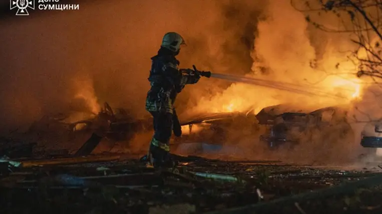 Százával érkeztek a drónok és rakéták Ukrajna fölé. Illusztráció. Fotó: AFP/Handout/State Emergensy Service of Ukraine