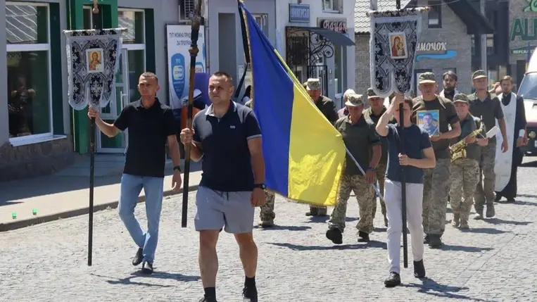 Kárpátalja gyászol: elbúcsúztatták a harctéren elesett Igor Szkohorevet. Fotó: Bilkei Községi Tanács