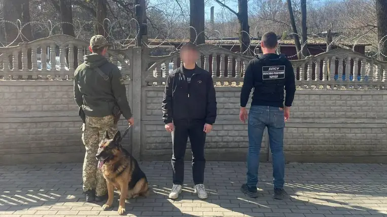 Török férfit fogtak el a szlovák határnál – illegálisan próbált kijutni Ukrajnából. Fotó: DPSZU