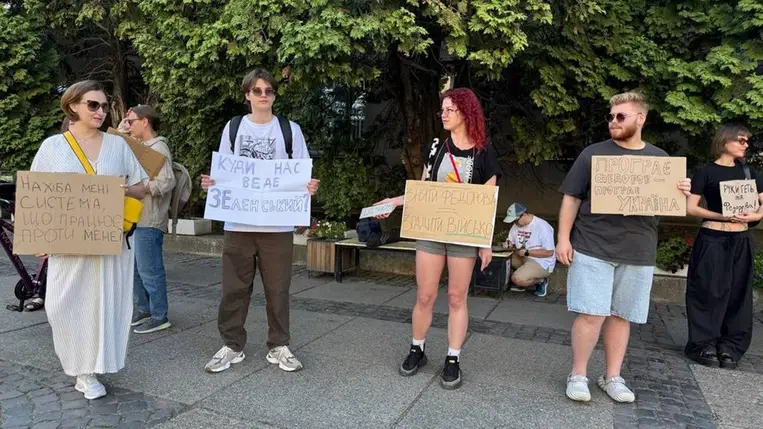 Tüntettek Ungváron Mihajlo Fedorov leváltása ellen. Fotó: Suspilne