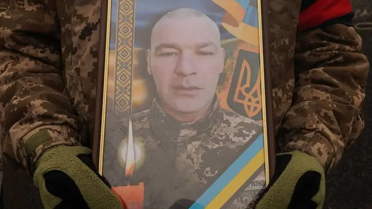 Ungváron január 29-én végső búcsút vettek az elesett védőtől, Andrij Dolgusevtől. Fotó: Ungvári Városi Tanács