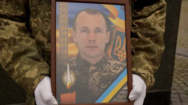 Ungvár búcsút vett Popovics Olekszand védőtől – 48 éves katona esett el a fronton. Fotó: Ungvári Városi Tanács