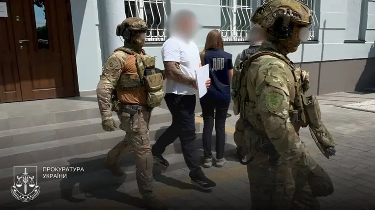 Gyanúsított lett egy kárpátaljai toborzóközpont vezetője és két munkatársa. Fotó: Ukrán Főügyészség
