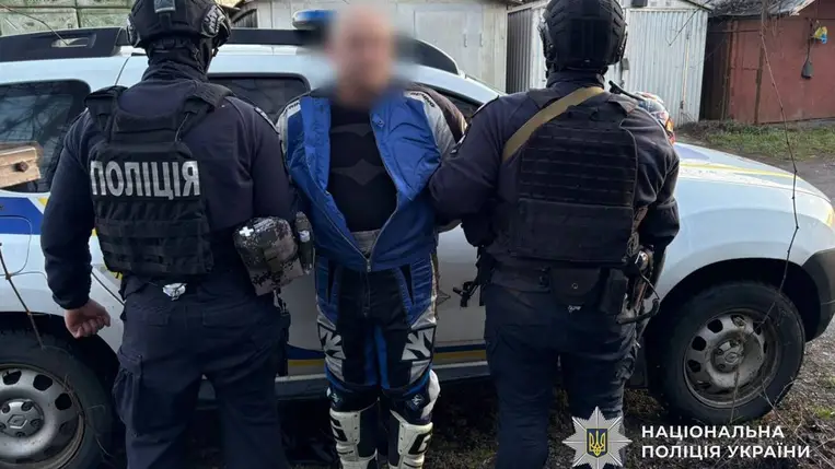 Fegyverarzenált találtak Munkácson: gránátvető és több mint 1300 lőszer került elő. Fotó: Ukrán Nemzeti Rendőrség