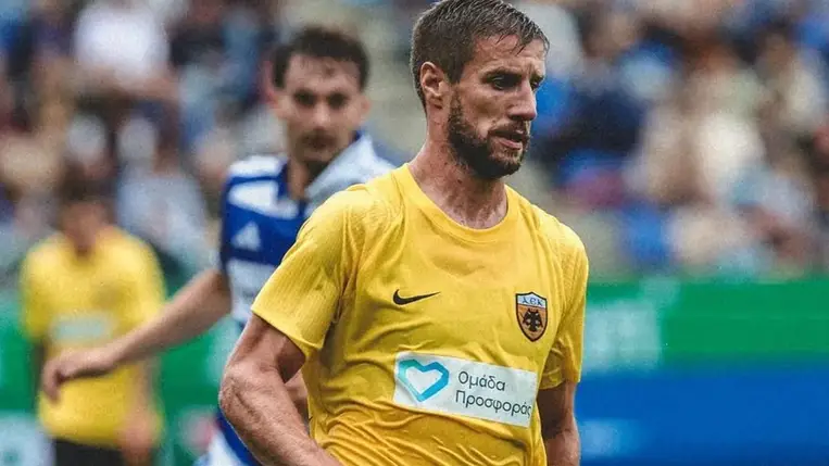 Varga Barnabás duplázott, győzelemmel zárt az AEK Athén