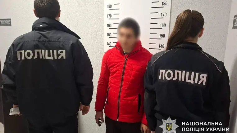 A munkácsi rendőrség leleplezett egy katonakötelesek illegális határátlépését szervező hálózatot. Fotó: Ukrán Nemzeti Rendőrség