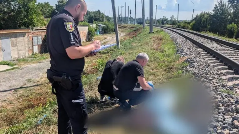Halálos vasúti baleset történt Csapon: egy 49 éves férfit elgázolt a vonat. A rendőrség vizsgálja a tragédia körülményeit. Fotó: Ukrán Nemzeti Rendőrség