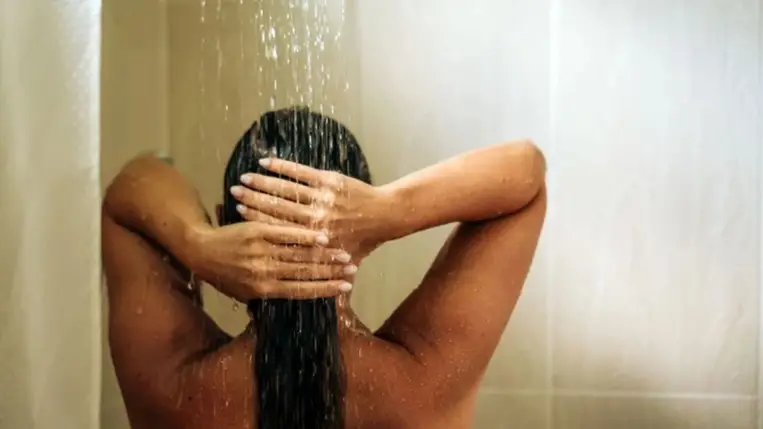 A bőrgyógyászok jól ismerik ezt a trükköt: ezért zuhanyoznak rövidebb ideig