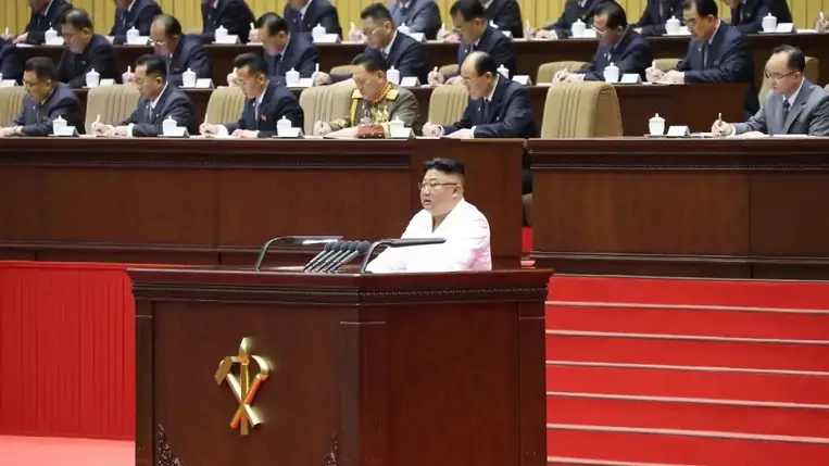 Kim Dzsongun elismerte: komoly éhezés jöhet a vírus miatt Észak-Koreában