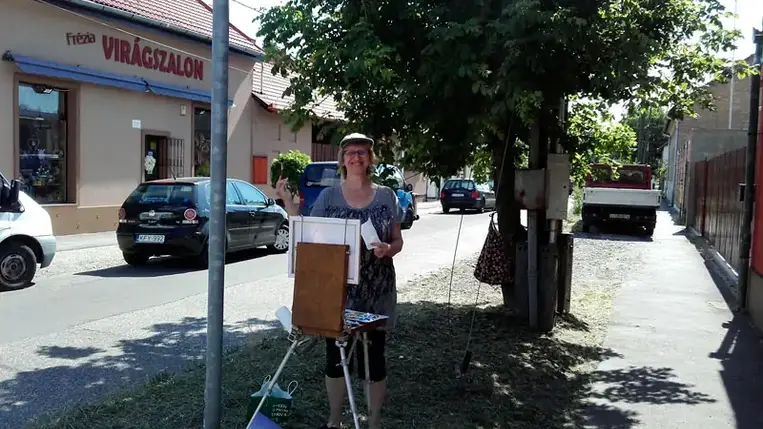 Kovács Éva beregszászi festőművész, a Bereg Alkotóegyesület egyik alapító tagja már gyermekkorában észrevette maga körül a szépet, a természet és az épített örökség csodáit, érdeklődött a festészet és a zene iránt is.