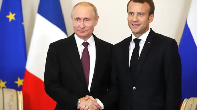 Ukrajnáról is tárgyalt Macron és Putyin