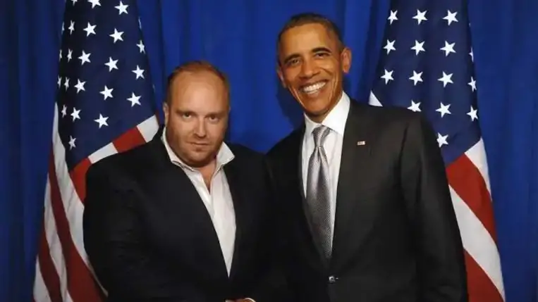 Obama és Hillary Clinton tanácsadója szervezte a meztelen dubaji fotózást