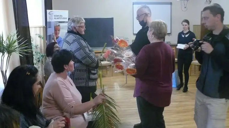 Örökbefogadó anyák köszöntése a Sámuel Alapítványnál