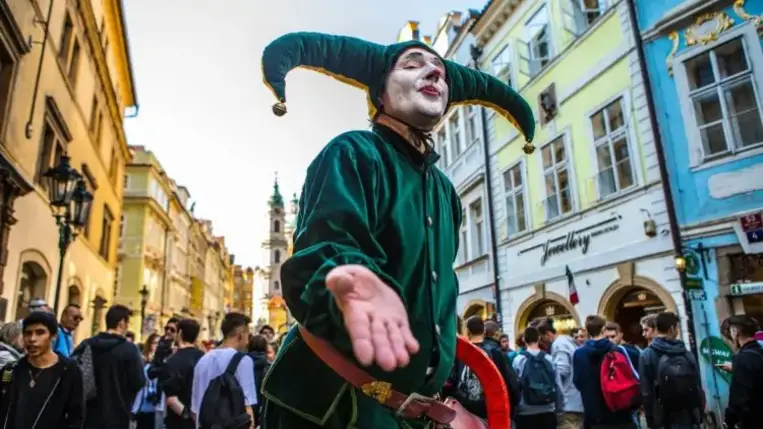 Április elseje a tréfálkozás, bolondozás napja, de vajon honnan ered?