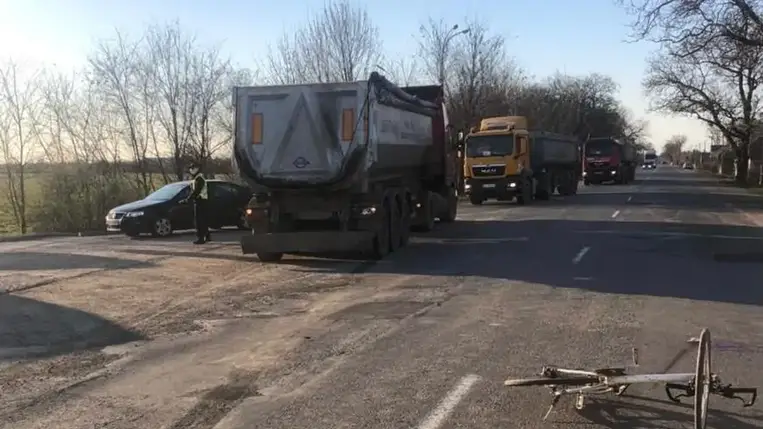 A baleset következtében a 15 éves fiút súlyos sérülésekkel a beregszászi kórházba szállították. 