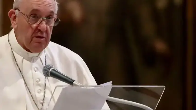 Ezentúl világi bírák alkotta vatikáni bíróság határoz első-, másod- és harmadfokú eljárás keretében.