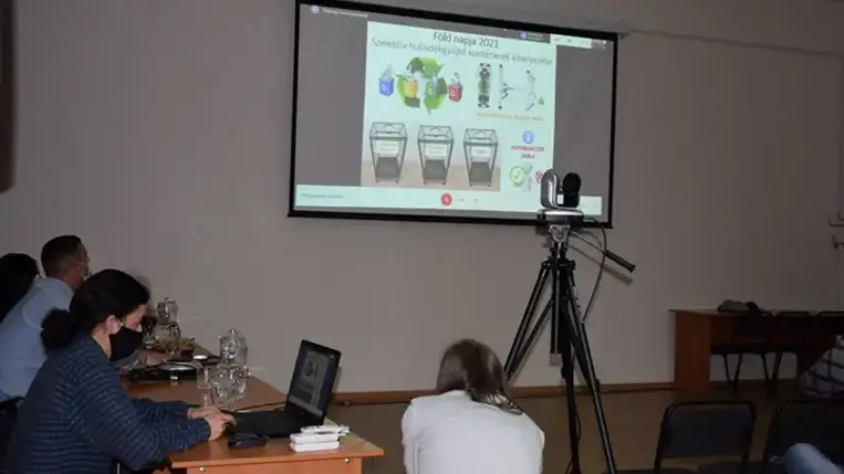 A II. Rákóczi Ferenc Kárpátaljai Magyar Főiskolán több tanszék összefogásával bő tíz esztendővel ezelőtt rendezték meg az első, a Föld napja alkalmából szervezett rendezvénysorozatot.