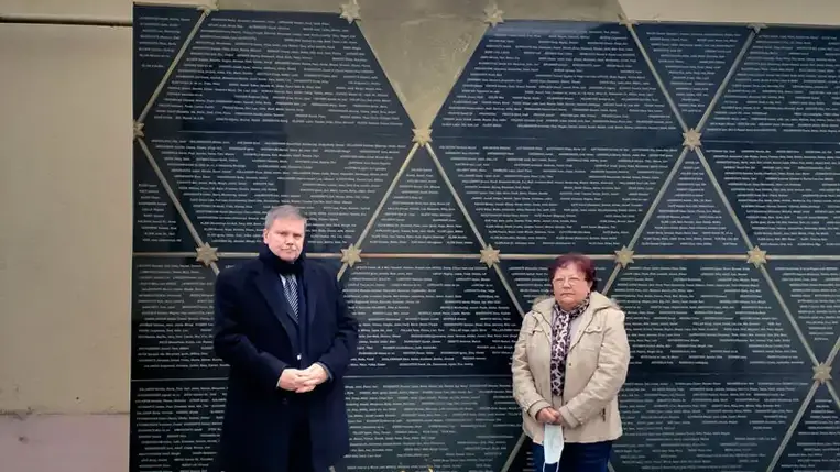 A magyar kormány 2000-ben nyilvánította április 16-át a holokauszt magyarországi áldozatainak emléknapjává.