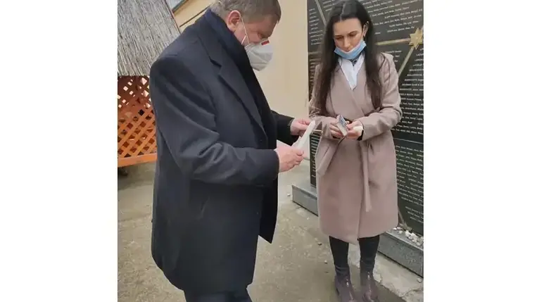 A magyar kormány 2000-ben nyilvánította április 16-át a holokauszt magyarországi áldozatainak emléknapjává.